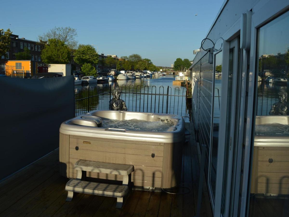 Отель Beautiful Houseboat With Terrace Jacuzzi Гаага Экстерьер фото